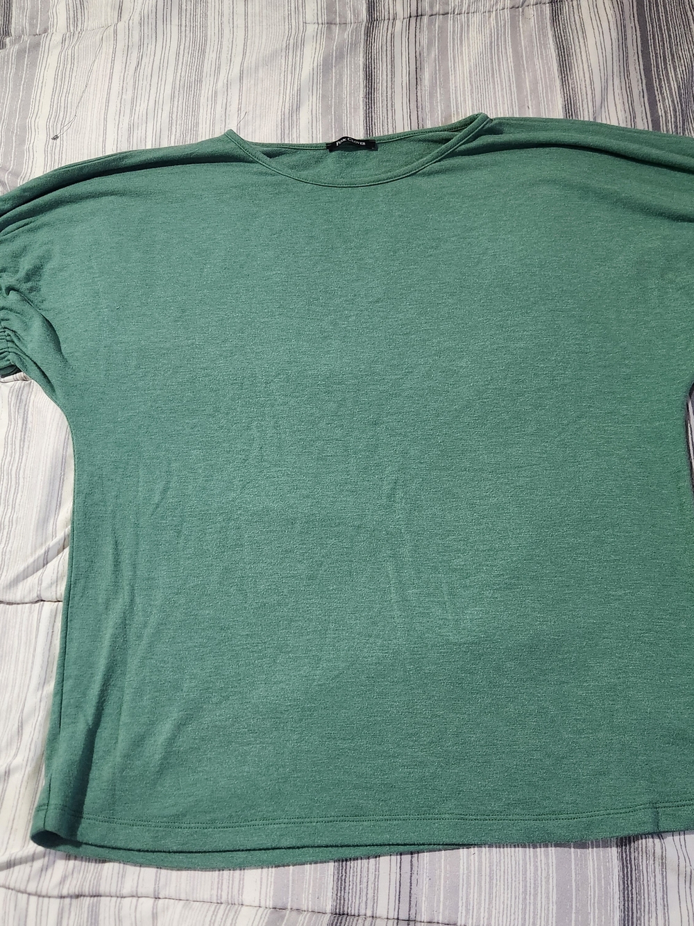Pink Clover Green Short-Sleeve Women's Top